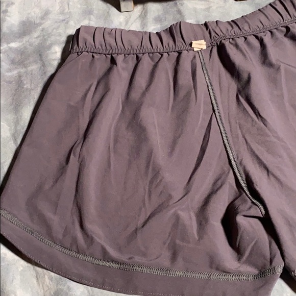 💚 3 for $15 💚 - Under Armour Semi Fitted Heat Gear Shorts size Small - Picture 16 of 16